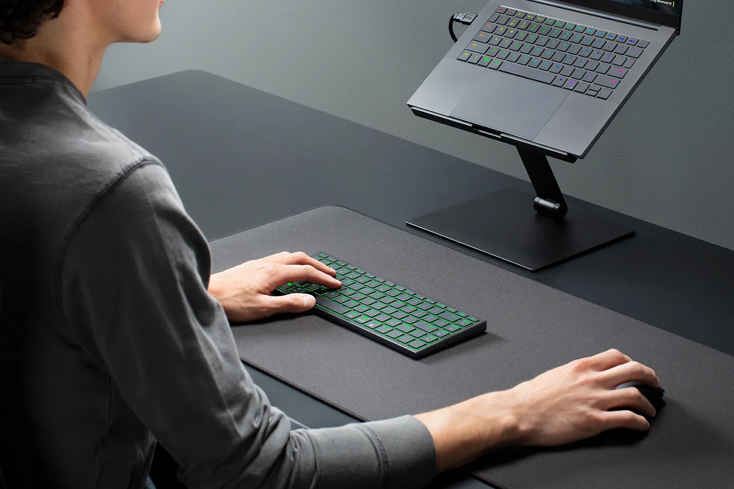 Портативная клавиатура Razer Joro в дороге