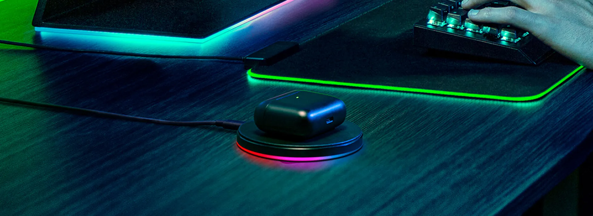 Бездротова зарядка кейса Razer Hammerhead Pro HyperSpeed