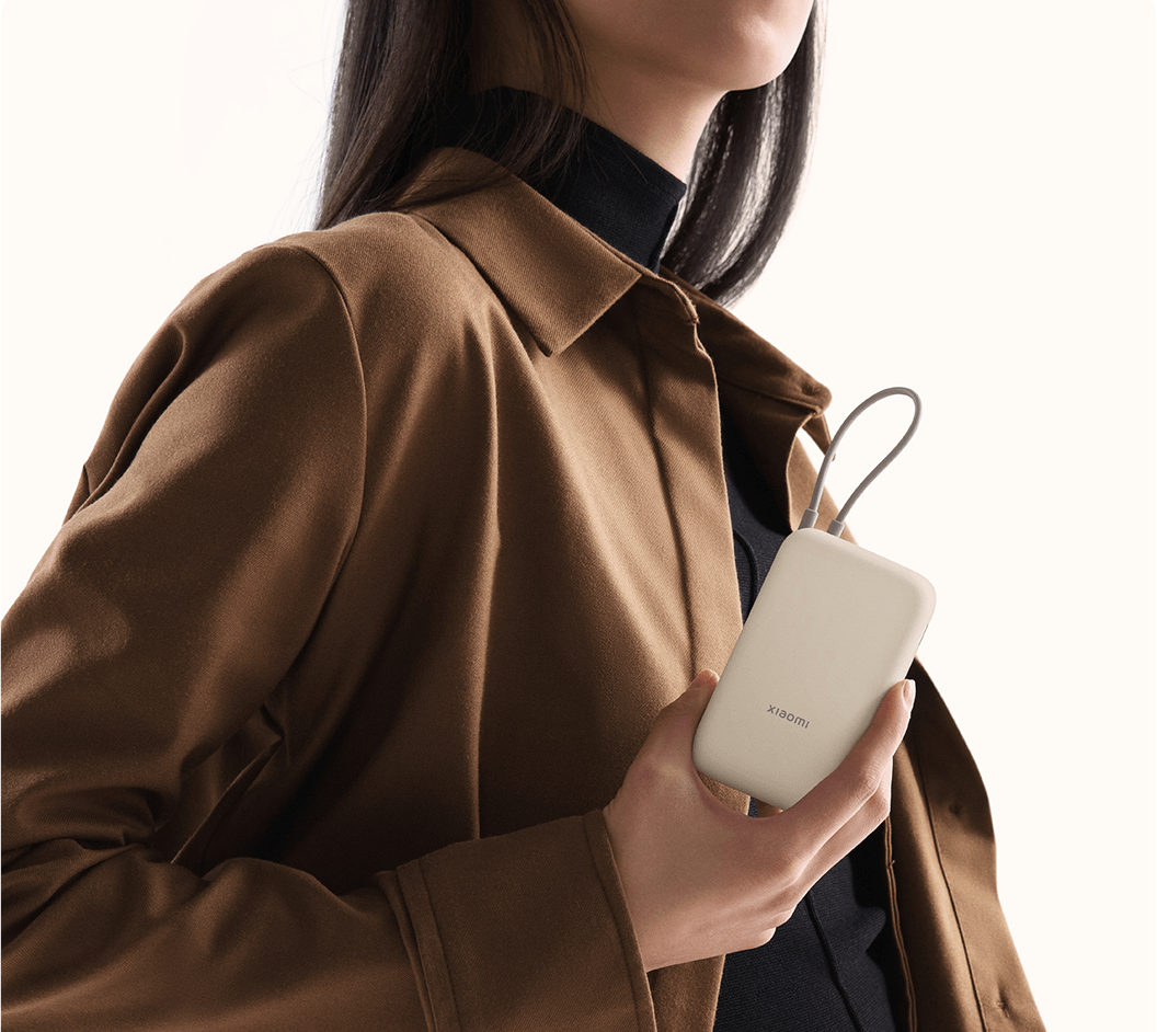 Xiaomi Power Bank у руці