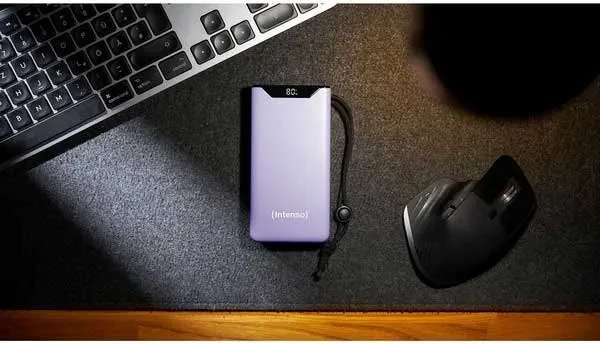 Intenso F20000 Purple на рабочем столе с ноутбуком