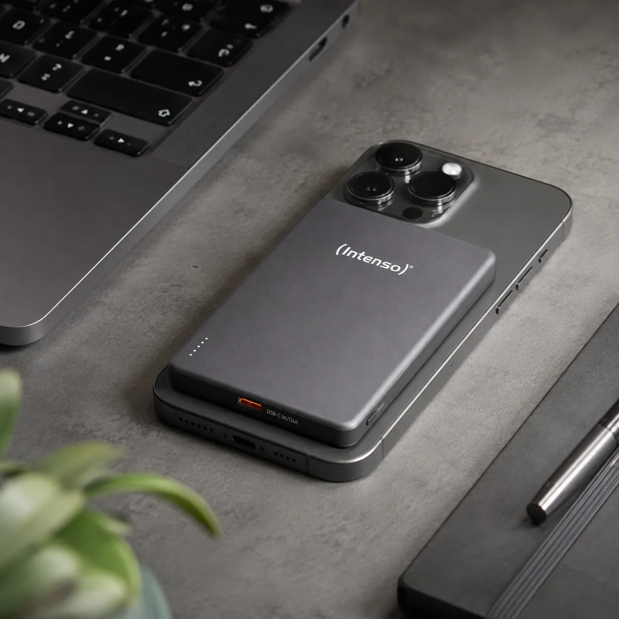 Intenso MW5000 Grey на смартфоне