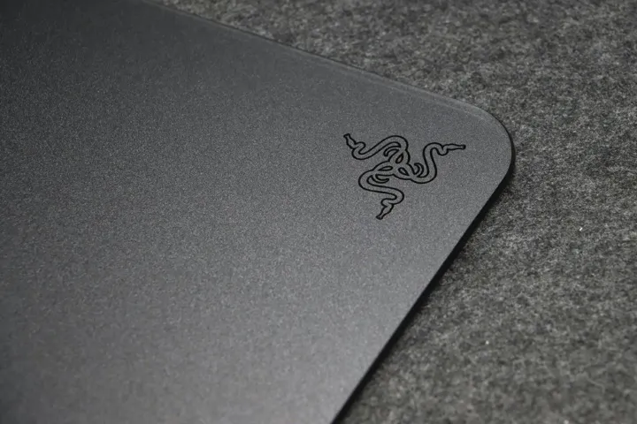 Микротекстурированная поверхность Razer Atlas Black