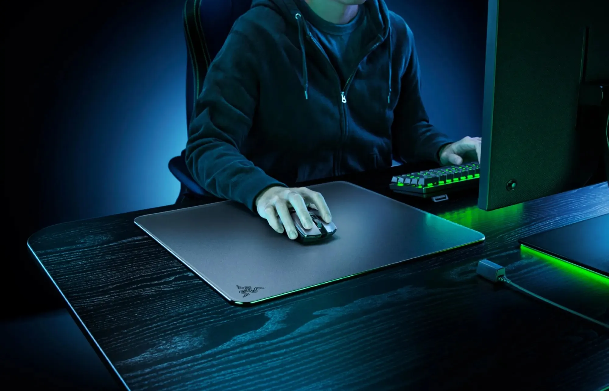 Черная игровая поверхность Razer Atlas