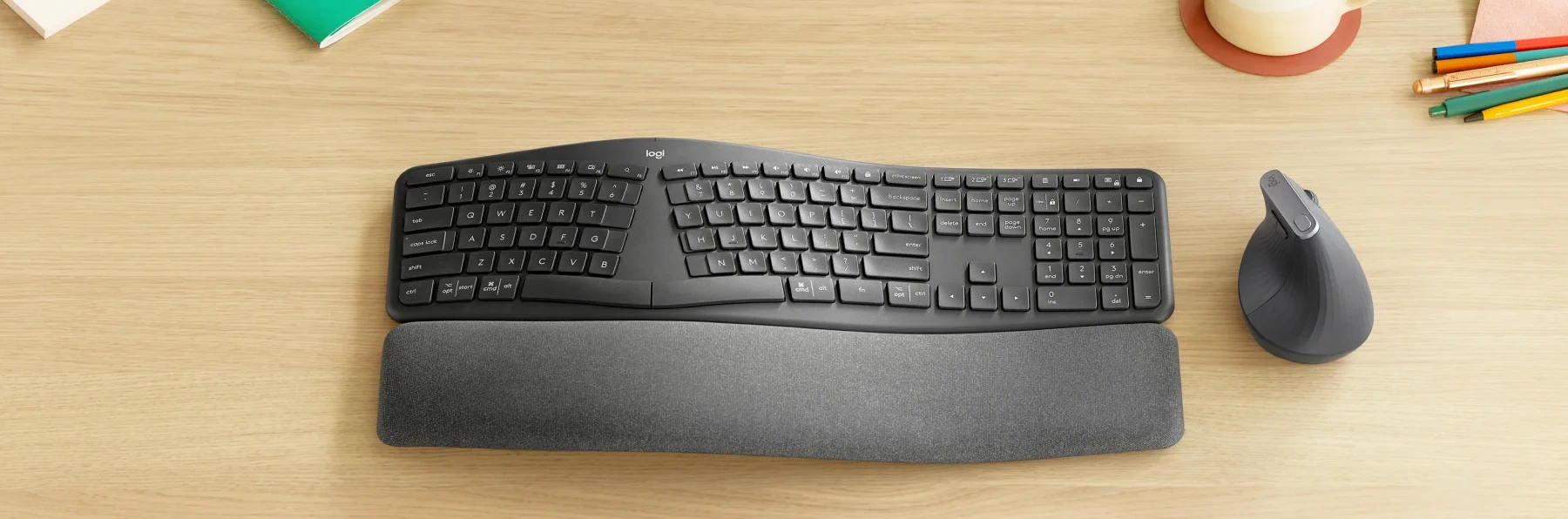 Logitech ERGO K860 на робочому столі