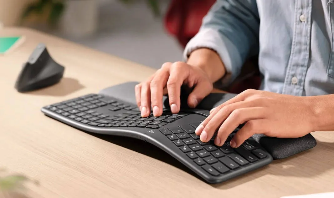 Набір тексту на Logitech ERGO K860