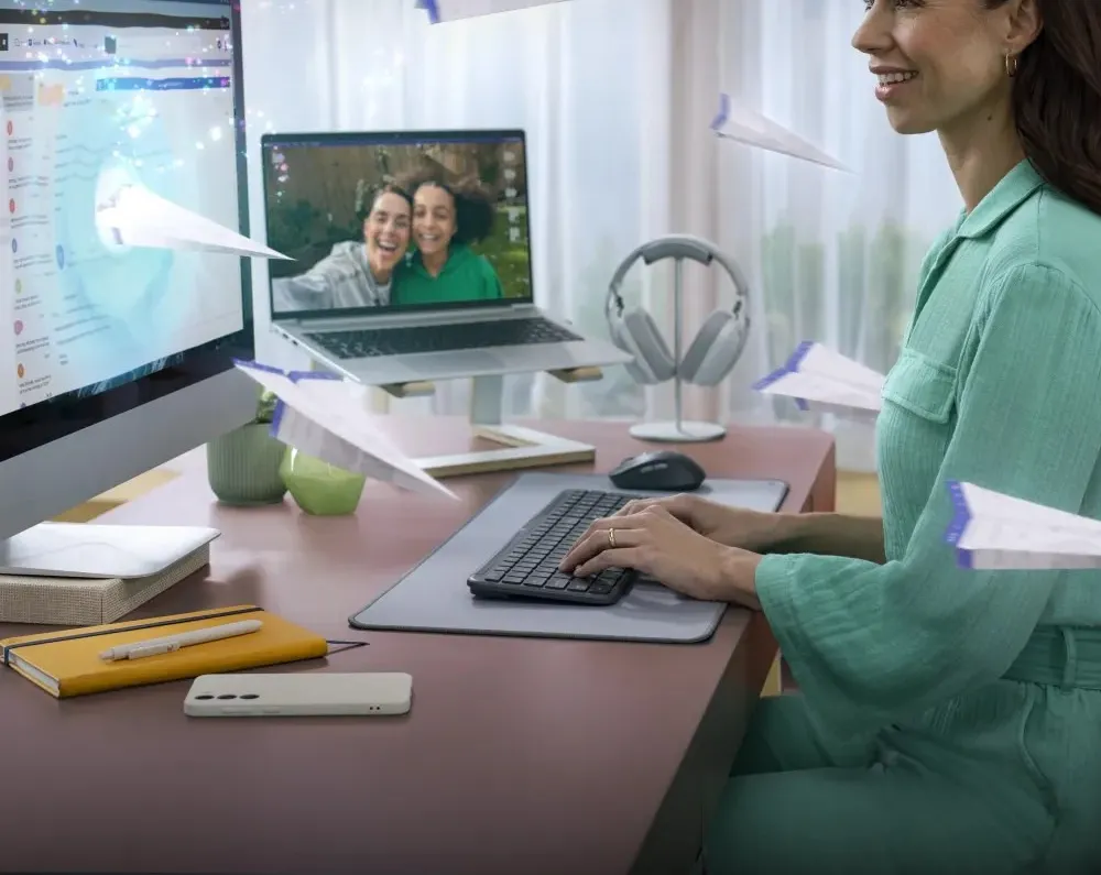 Клавіатура Logitech K950 під кутом