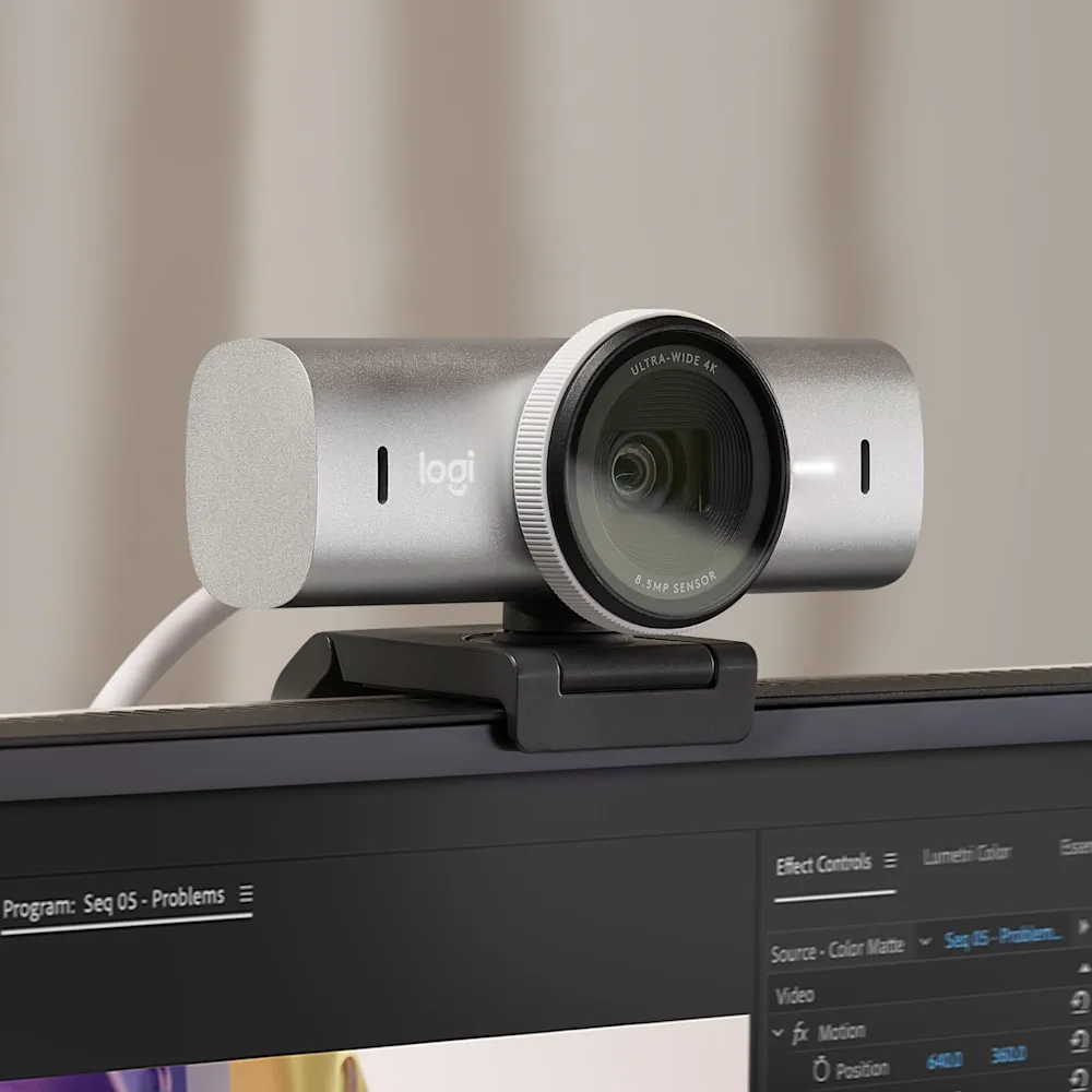 Logitech MX Brio Pale Grey на мониторе