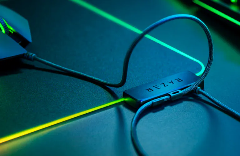 Вбудований тримач кабелю Razer Firefly V2