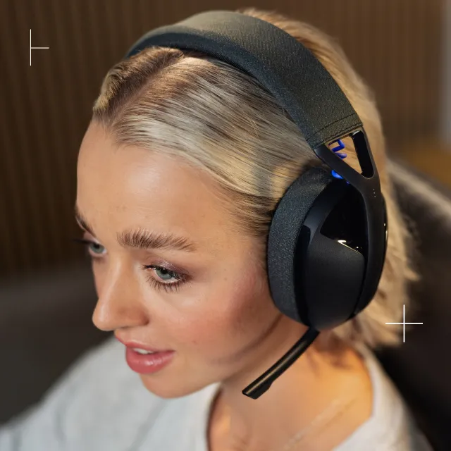 Logitech G321 LIGHTSPEED на пользователе