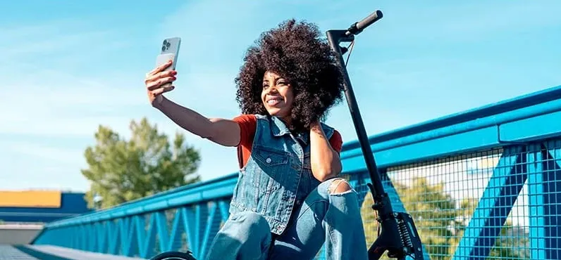Belkin BoostCharge з підставкою