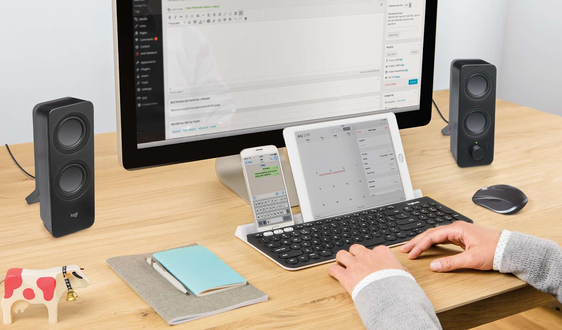 Logitech Z207 на рабочем столе