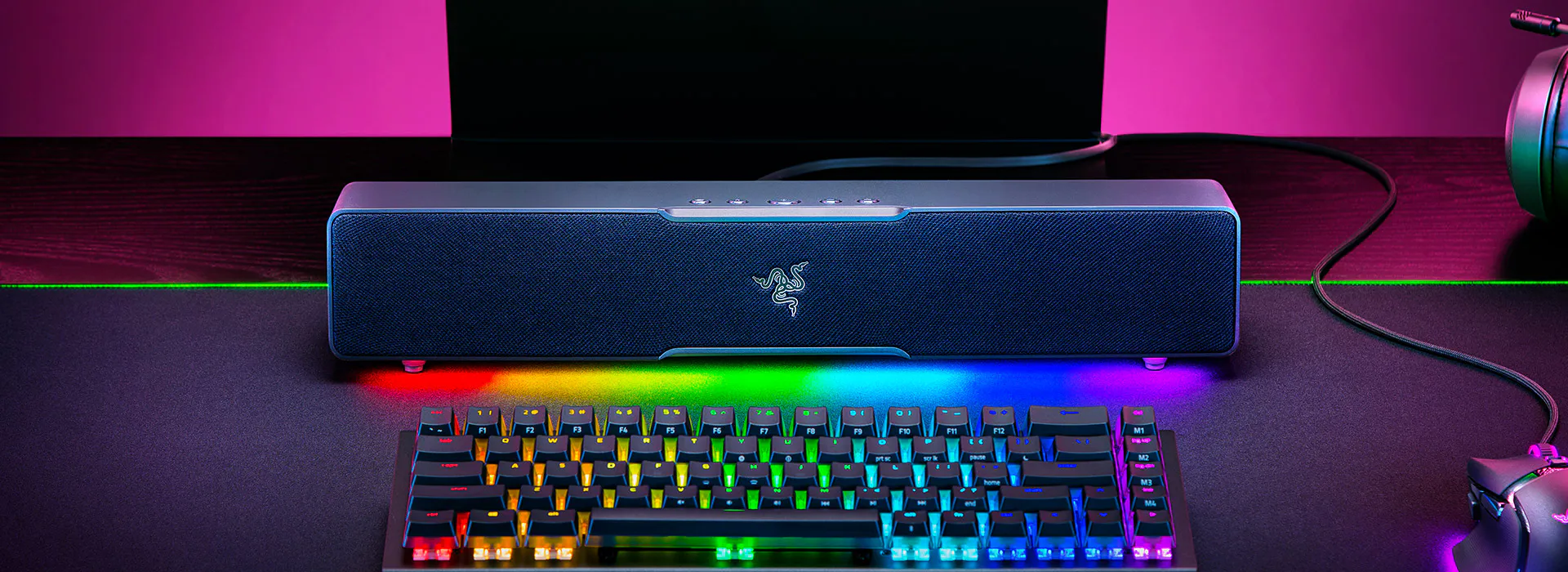 Razer Leviathan V2 X в игровом сетапе