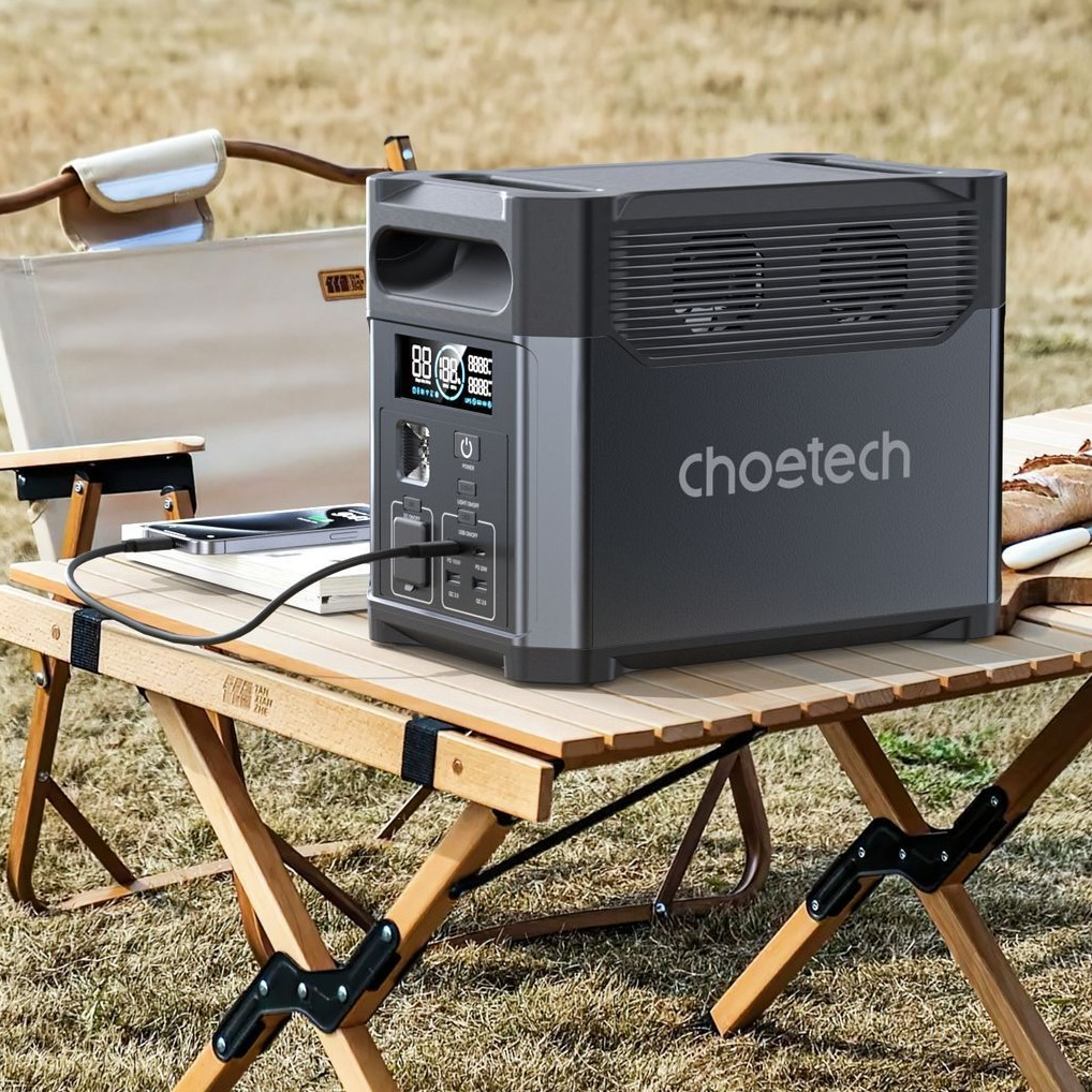Зарядная станция Choetech BS061 на природе