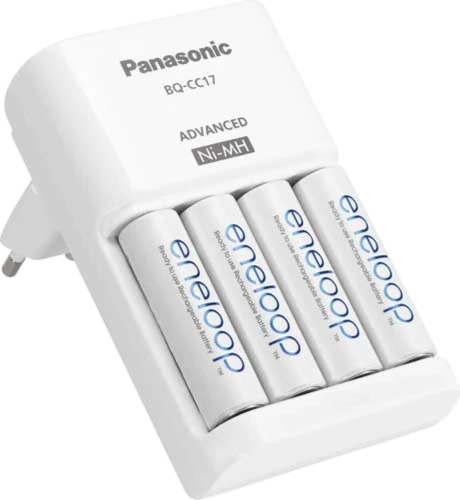 Panasonic BQ-CC17 с четырьмя аккумуляторами eneloop, вид под углом