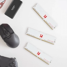 Купить Модуль памяти GOODRAM IRDM PRO Crimson White DDR4-3600 16GB - фото 3