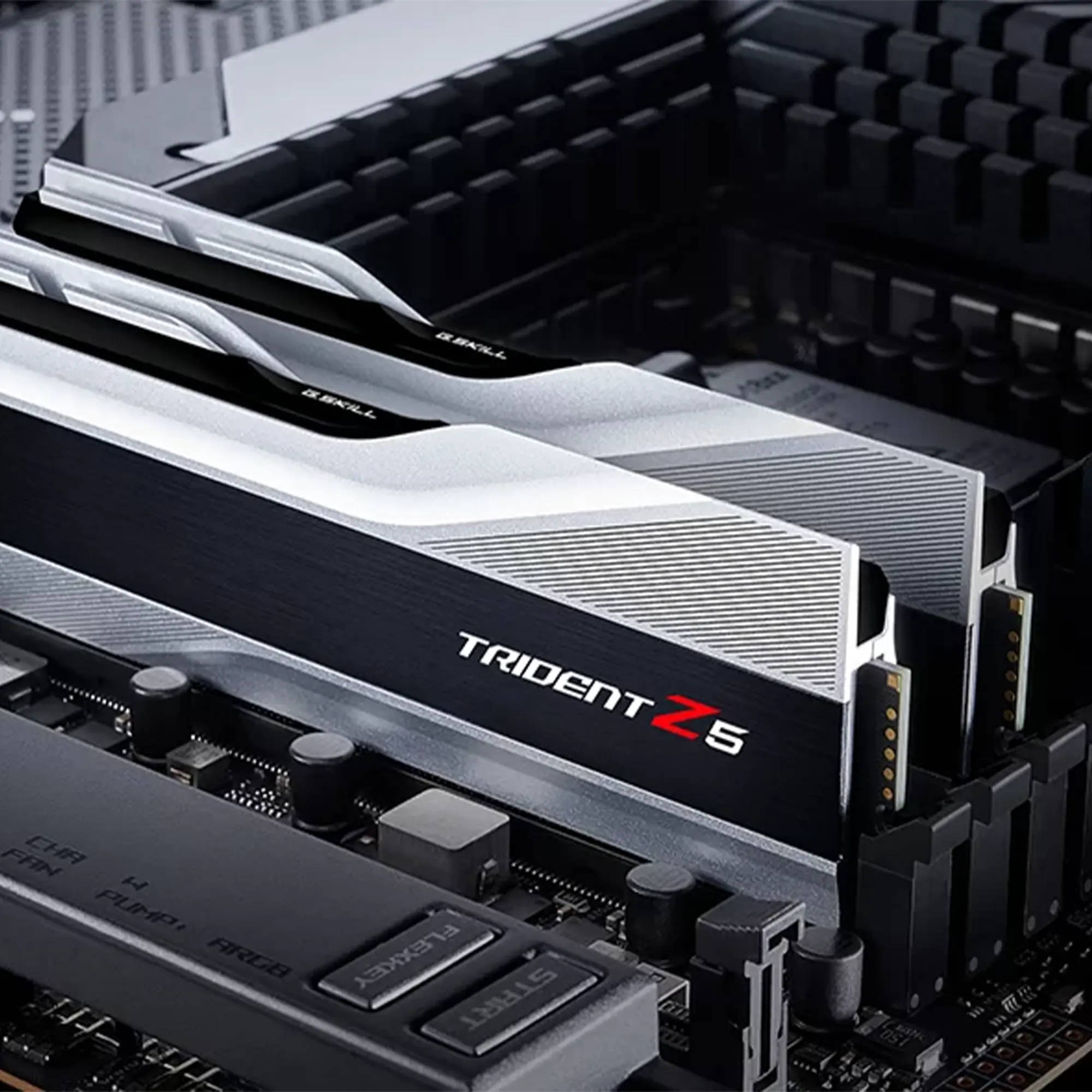 Купить Модуль памяти G.Skill Trident Z5 silver DDR5-6000 64GB (2x32GB) DDR5 6000 MHz Intel XMP 32-38-38-96 (F5-6000J3238G32GX2-TZ5S) - фото 5