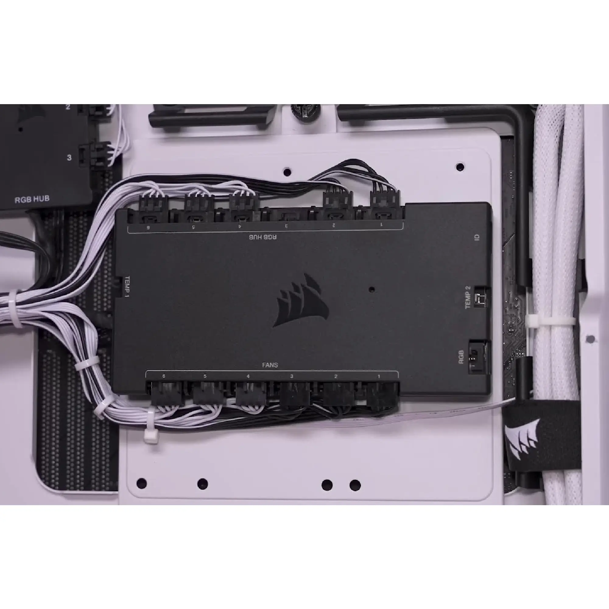 Купить Контроллер Corsair iCUE Commander Core XT - фото 8