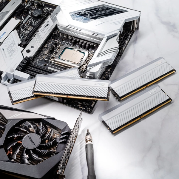 Купить Модуль памяти ADATA XPG Spectrix D45G RGB White DDR4-3600 8GB (AX4U36008G18I-CWHD45G) - фото 4
