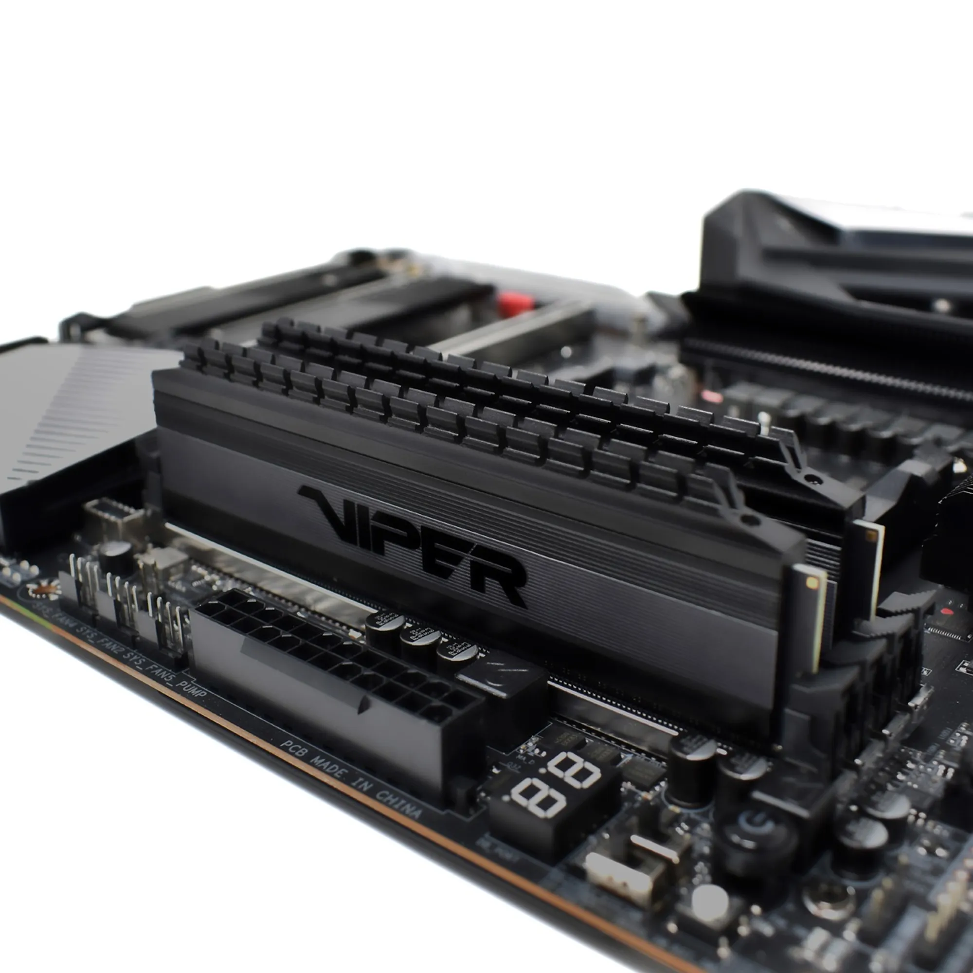 Купить Модуль памяти Patriot Viper 4 Blackout DDR4-3200 32GB (2x16GB) (PVB432G320C6K) - фото 4