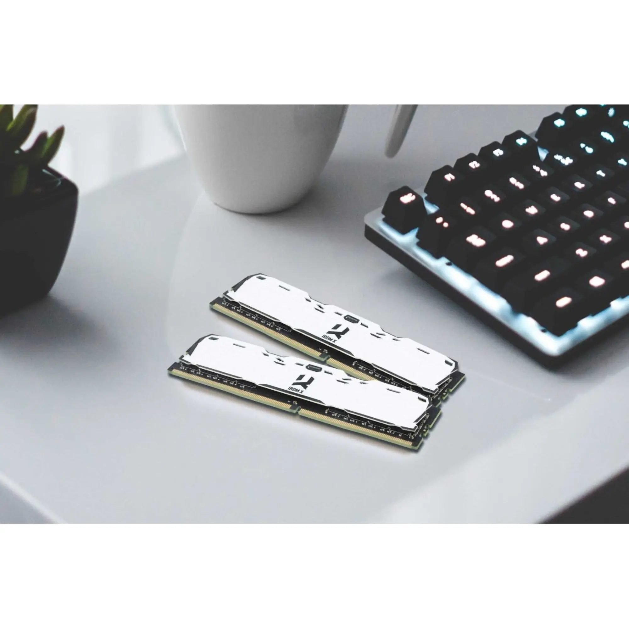 Купити Модуль пам'яті Goodram IRDM X Black DDR4-2666 16GB (IR-X2666D464L16/16G) - фото 6