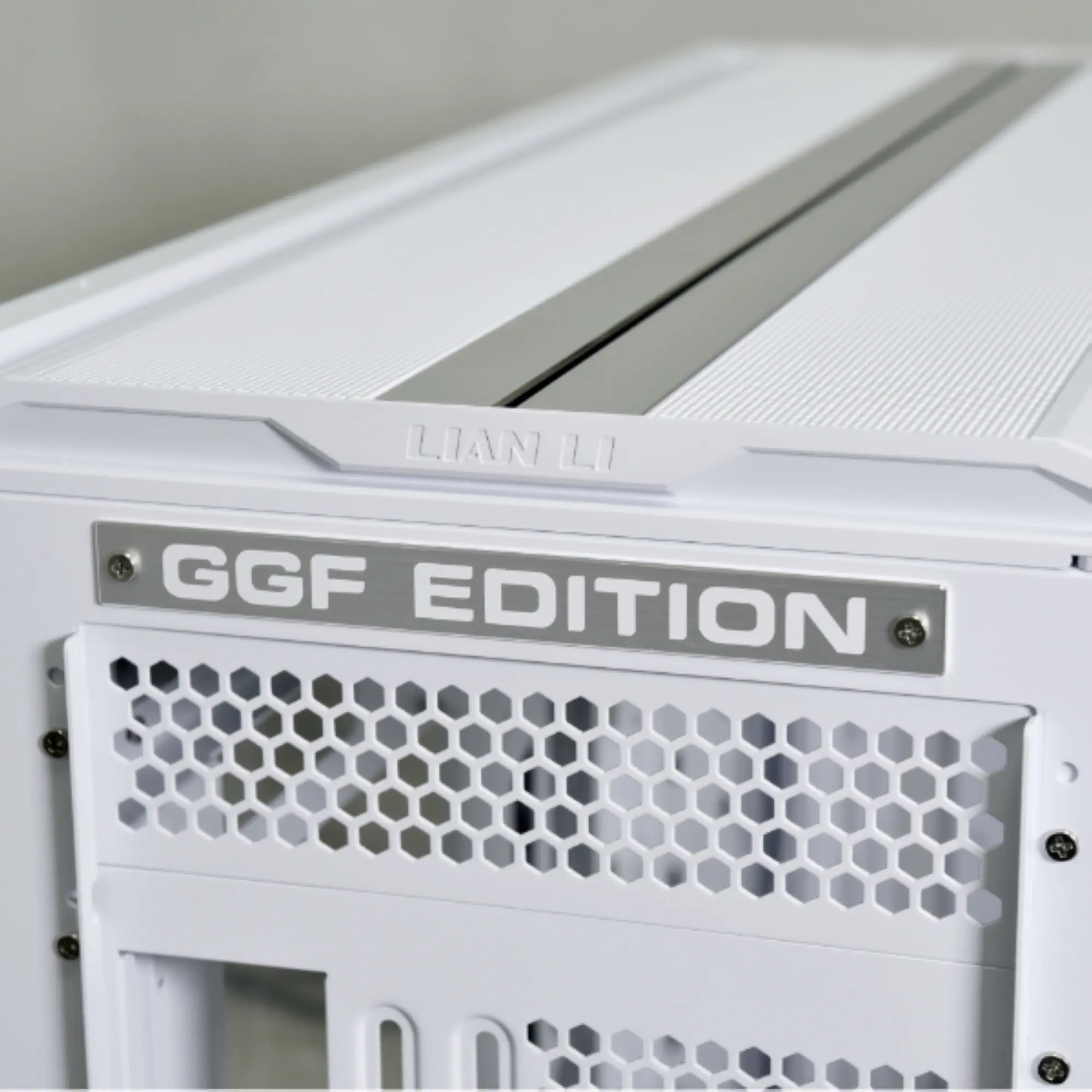 Купить Корпус Lian Li V3000 PLUS White GGF Edition (G99.V3000PW.00) - фото 4