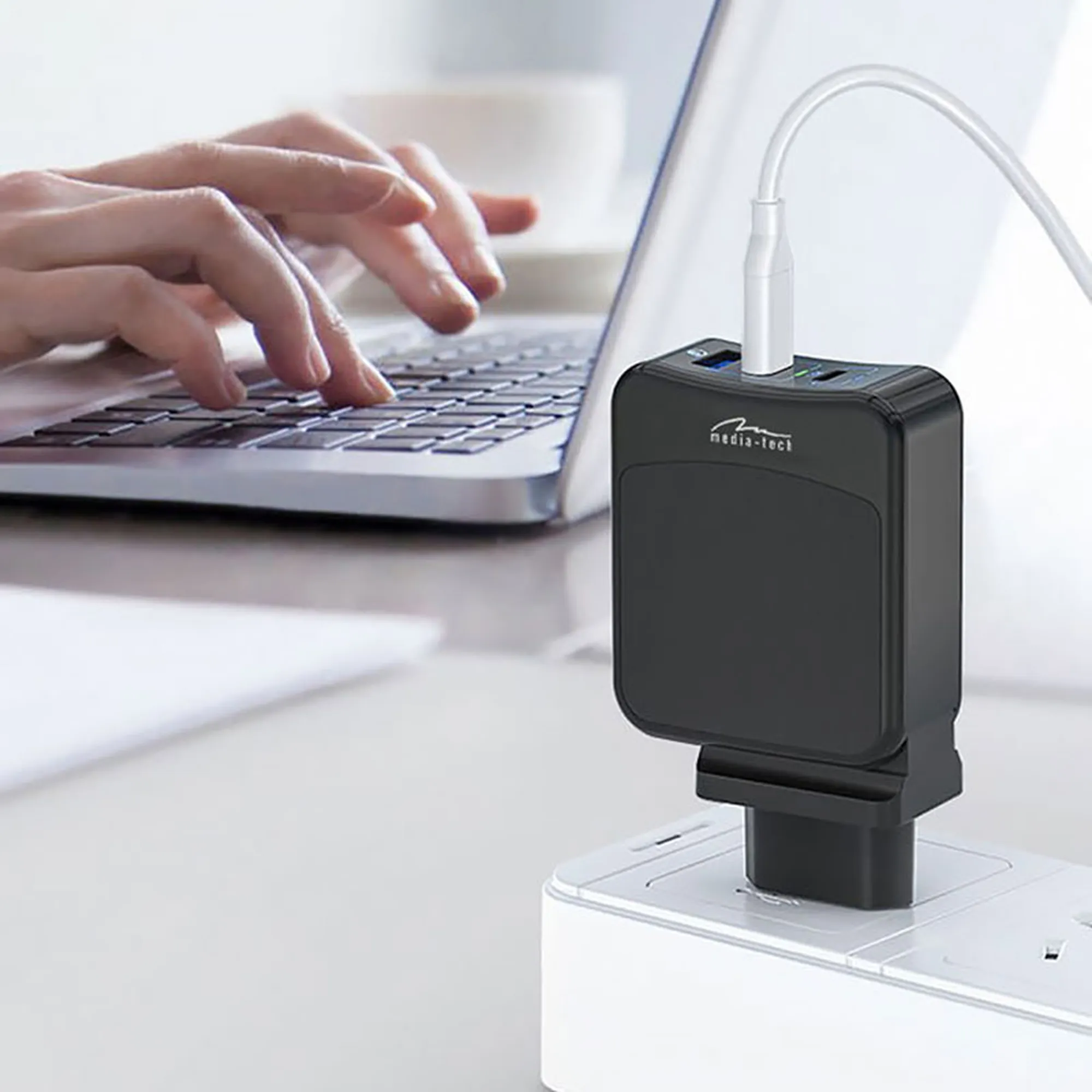 Купить Зарядное устройство Media-Tech 2xUSB-C PD 65W, USB QC 3.0 Black (MT6252) - фото 4