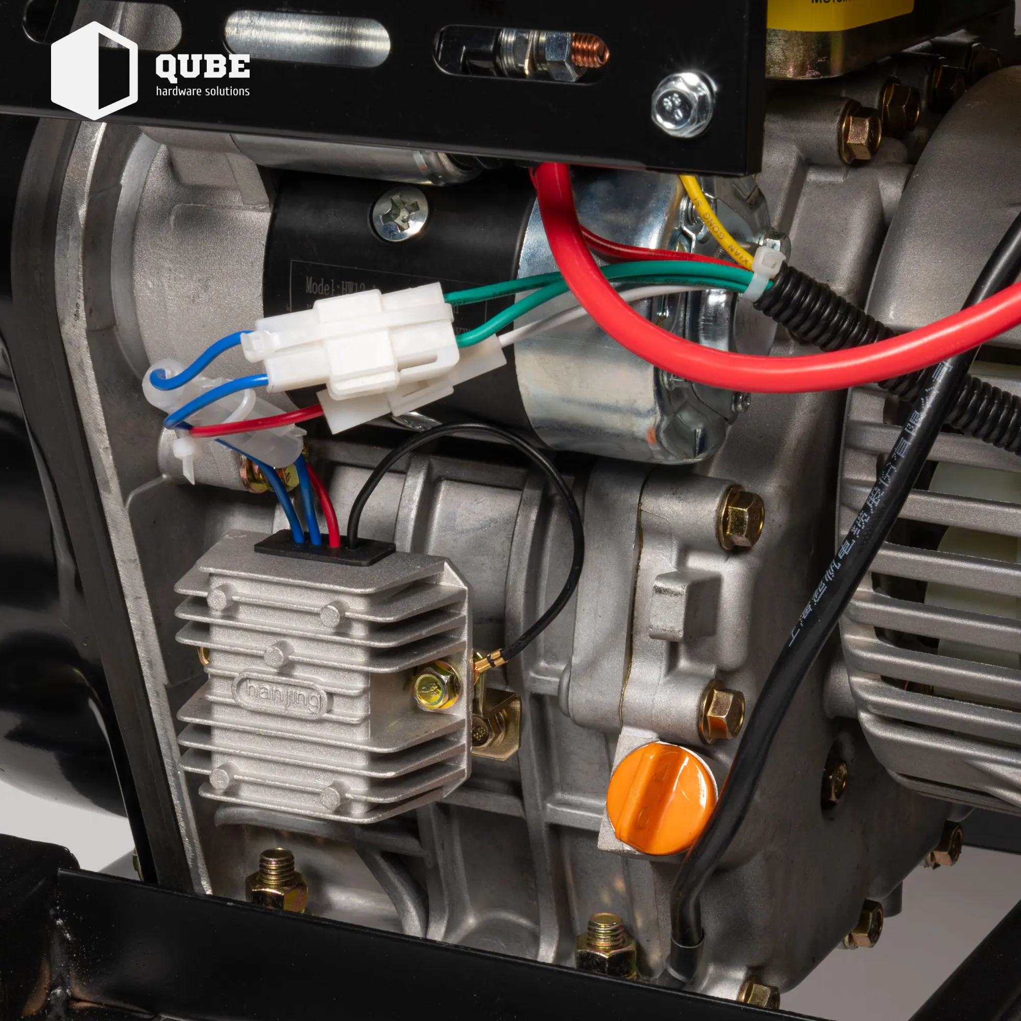 Купить Генератор дизельный Qube QFED10000XE-3 3-phase, 8.1kW 8.8kW, 220V/380V, 12.5L - фото 13