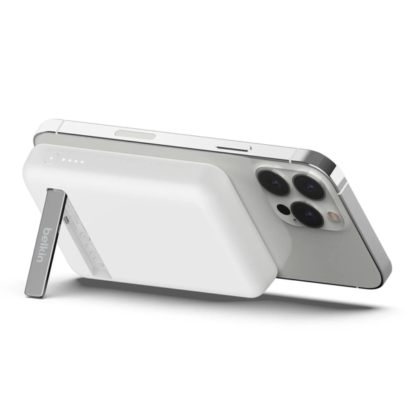 Купить Павербанк УМБ Belkin BoostCharge Magnetic Wireless Power Bank 5K + Stand (BPD004BTWT) White - фото 6