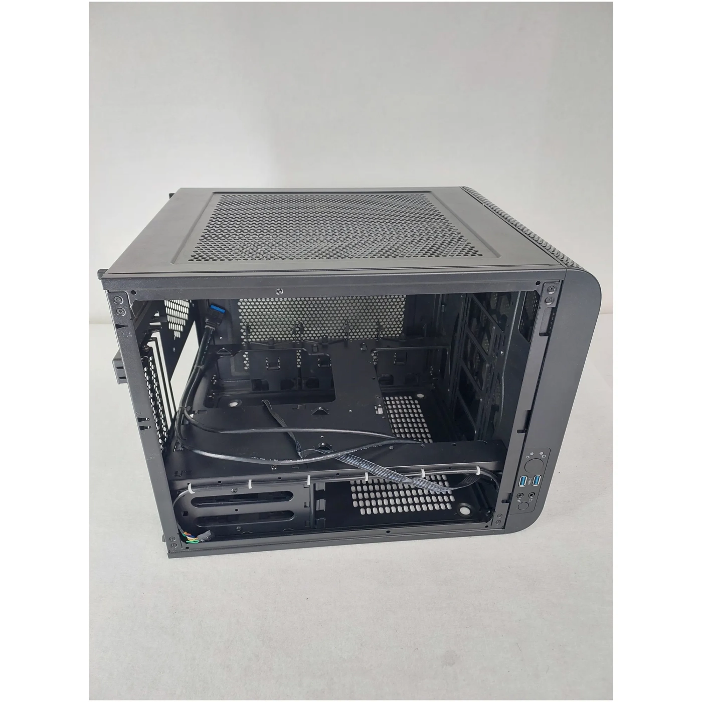 Купить Уценка Корпус Thermaltake Core V21 (CA1D500S1WN00RG008722) - фото 7