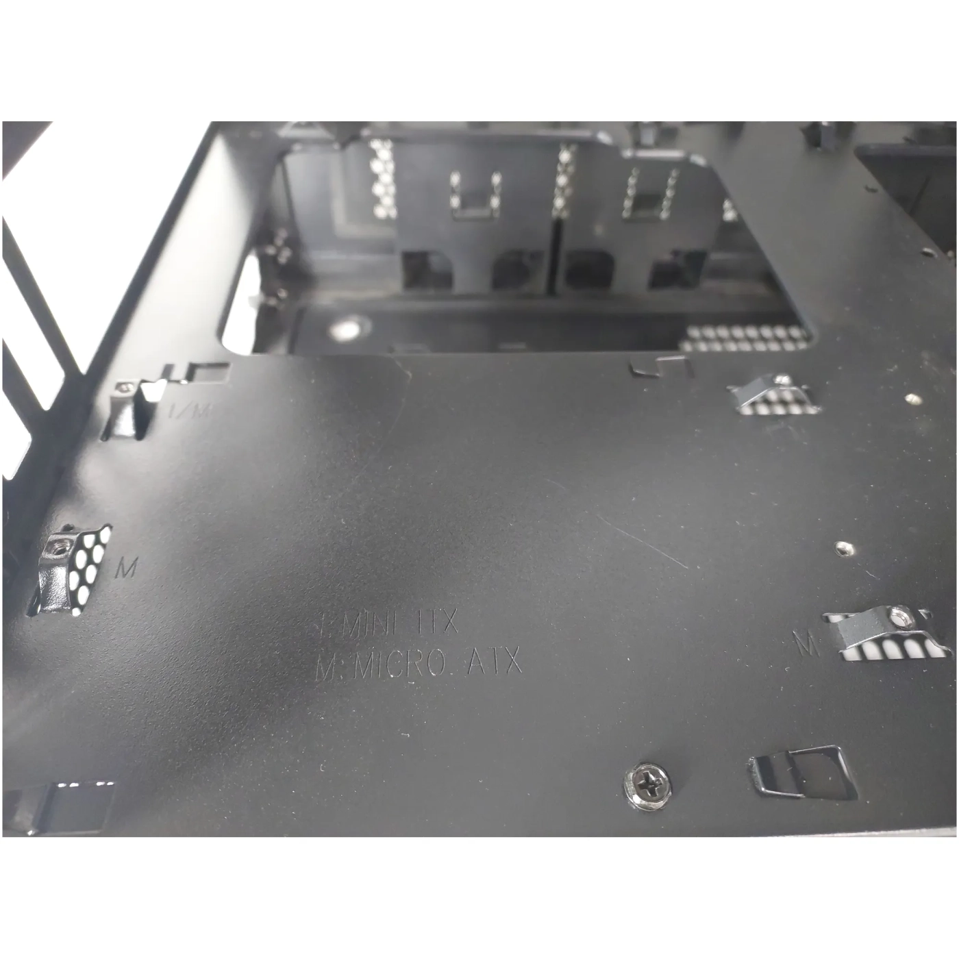 Купить Уценка Корпус Thermaltake Core V21 (CA1D500S1WN00RG008722) - фото 8