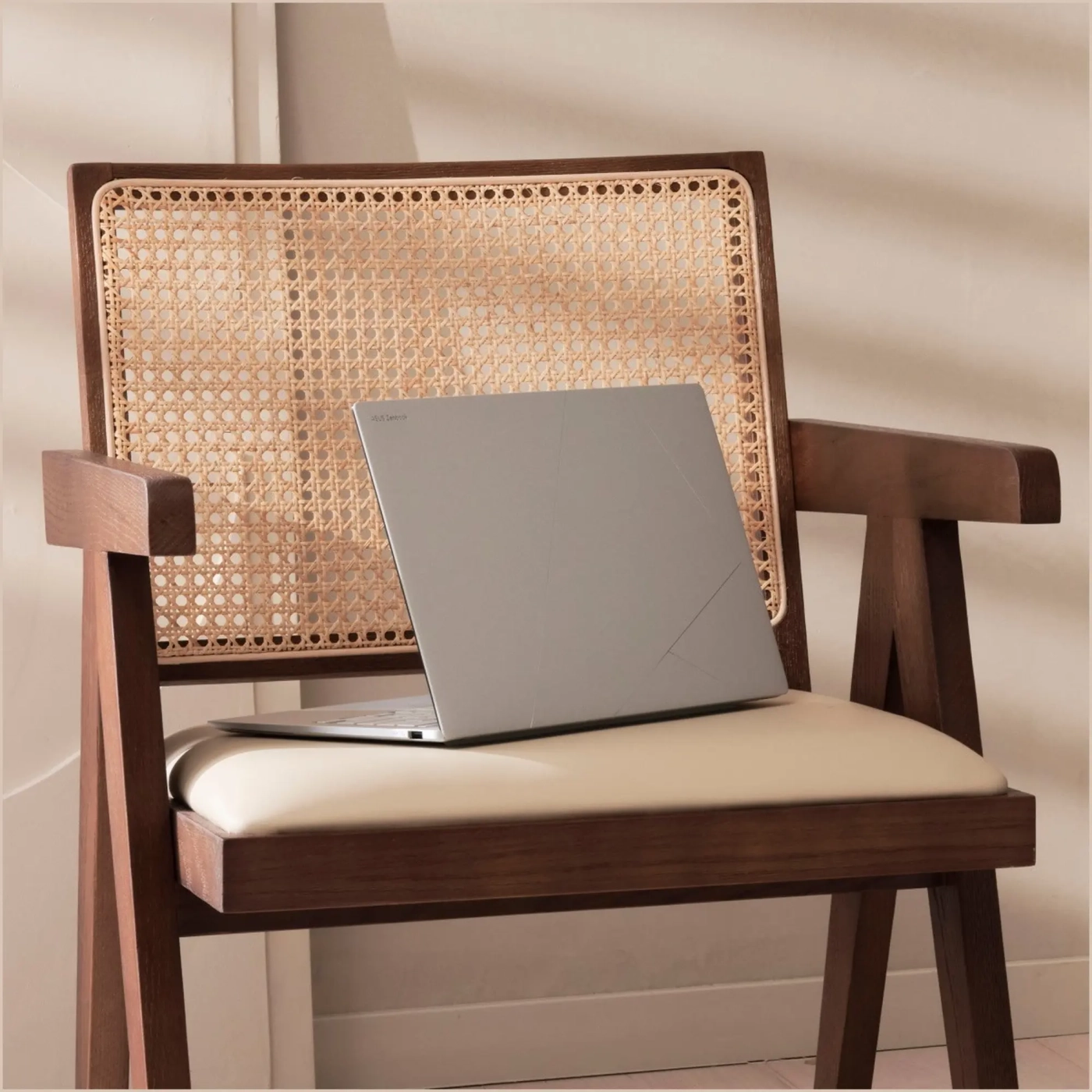 Купить Ноутбук ASUS Zenbook S 16 UM5606KA-RK017W (90NB1522-M000K0) - фото 9