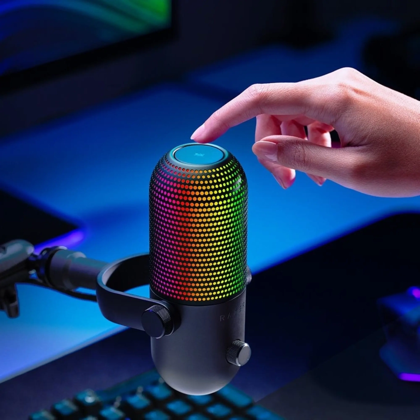 Купити Мікрофон Razer Seiren V3 Chroma Black (RZ19-05060100-R3M1) - фото 5