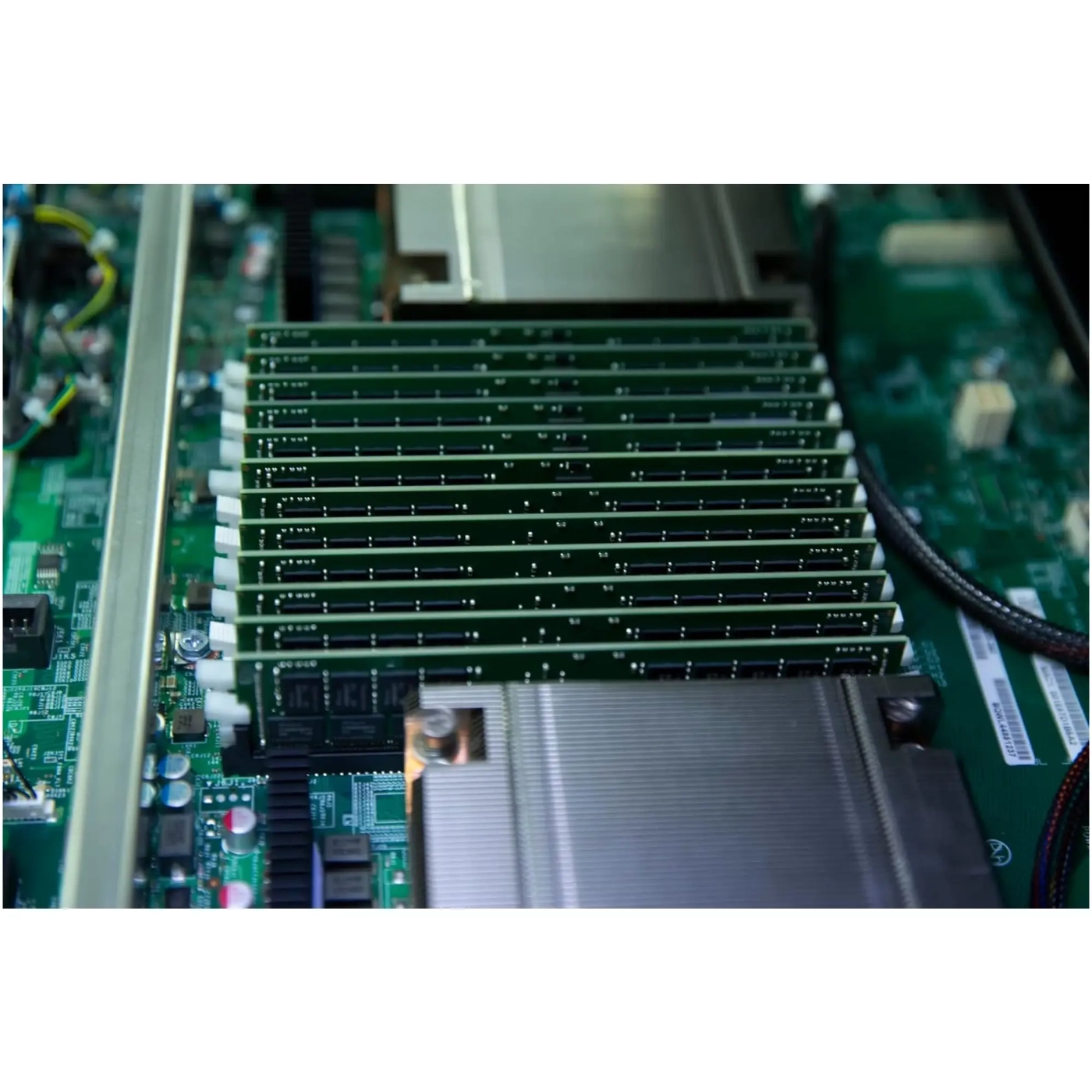 Купить Модуль памяти для сервера Kingston DDR5-6400 32GB RDIMM (KSM64R52BD8-32HA) - фото 4