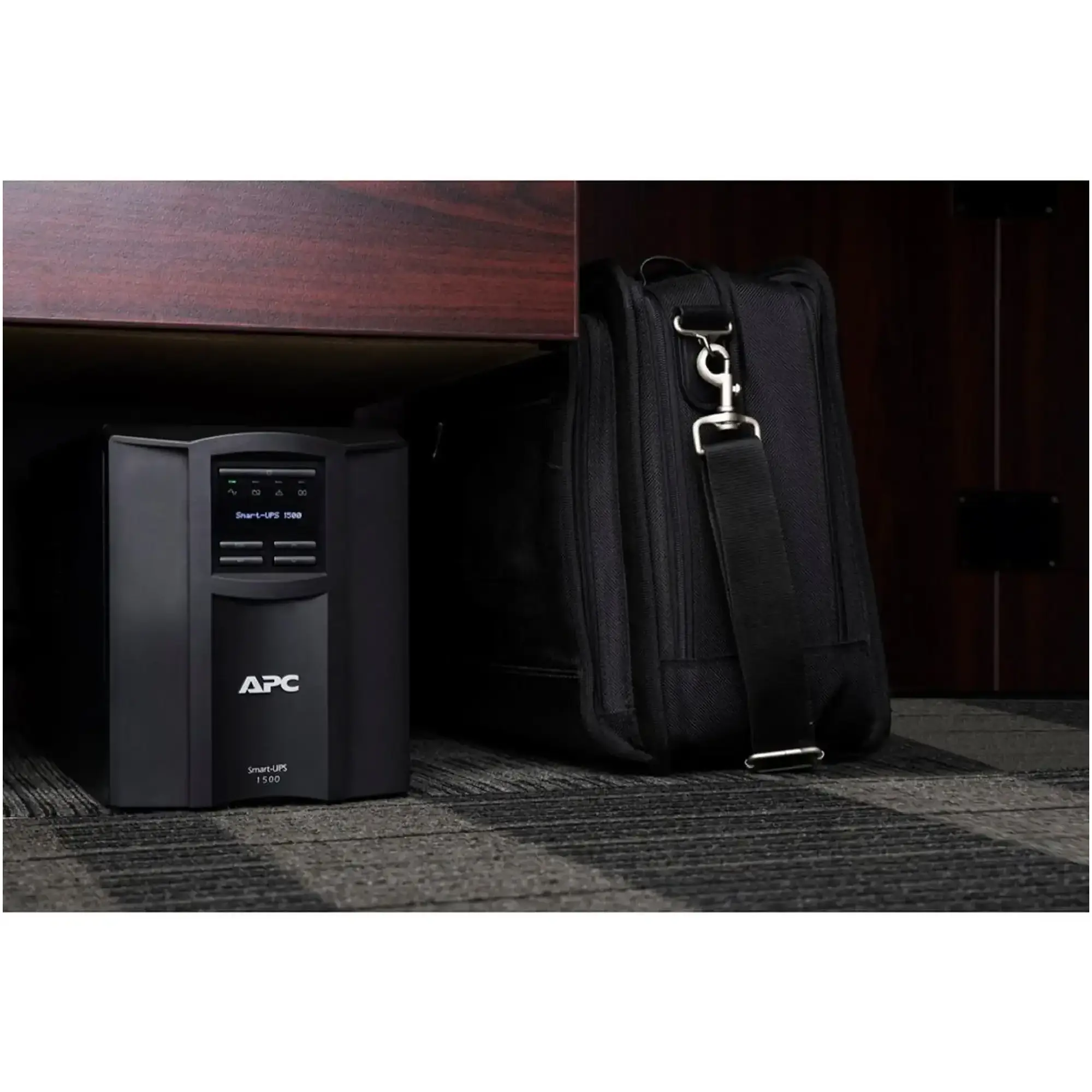 Купить ИБП (UPS) APC Smart-UPS 1500VA LCD SmartConnect (SMT1500IC) - фото 3