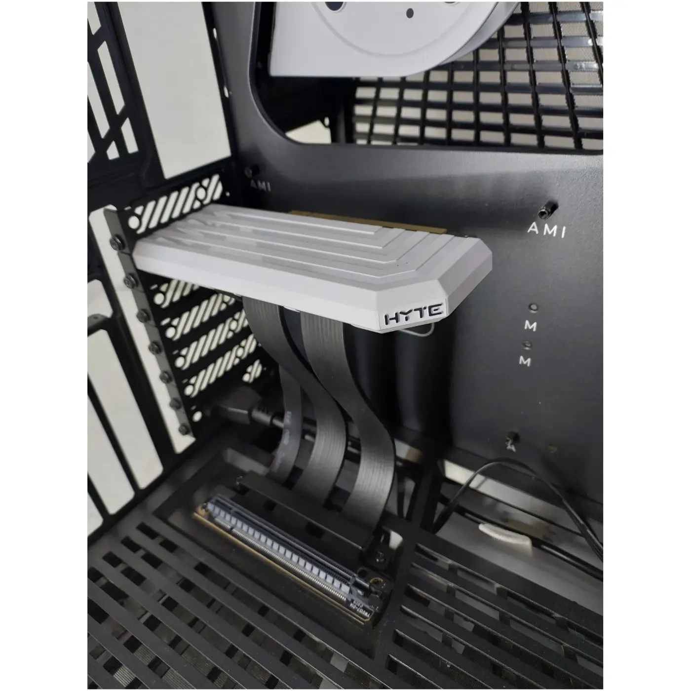 Купить Уценка Корпус Hyte Y70 TOUCH Black-White (2923BY07700290) - фото 8