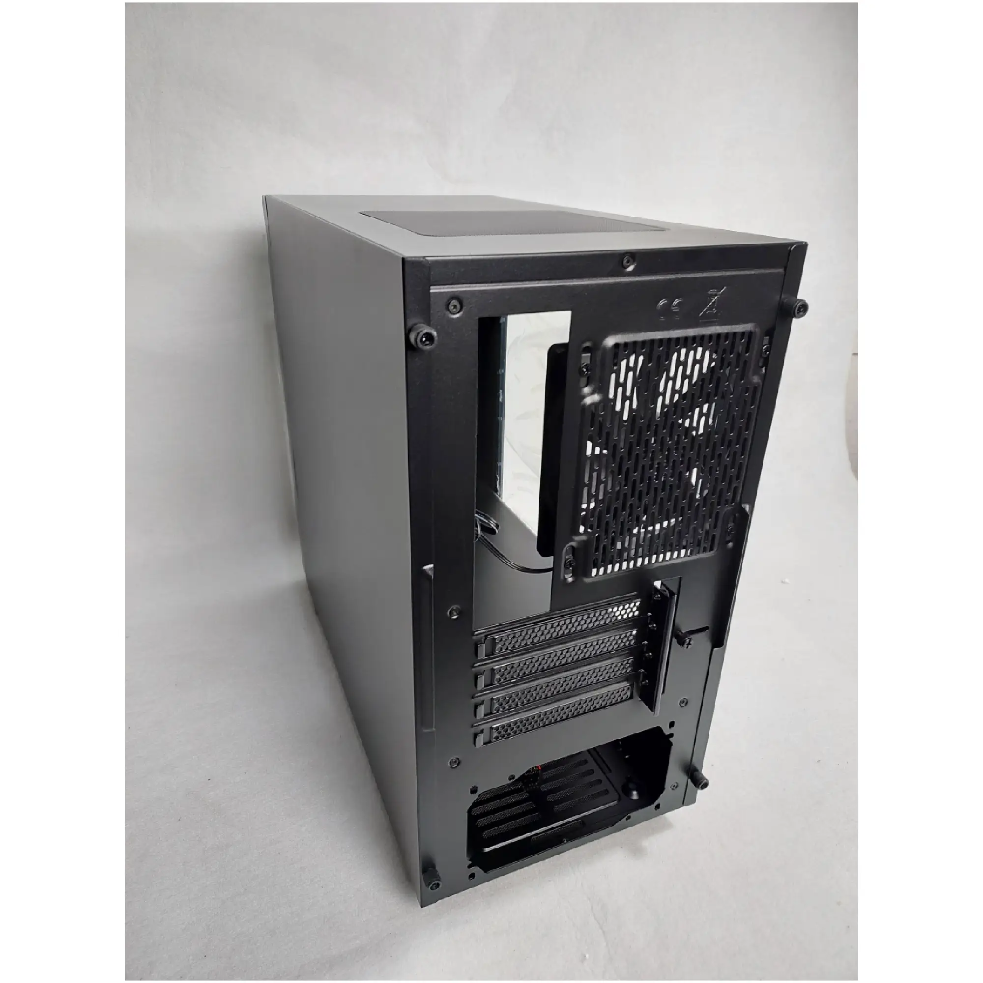 Купить Уценка Корпус Thermaltake Versa H18 Black (CA-1J4-00S1WN-00PF000018) - фото 4