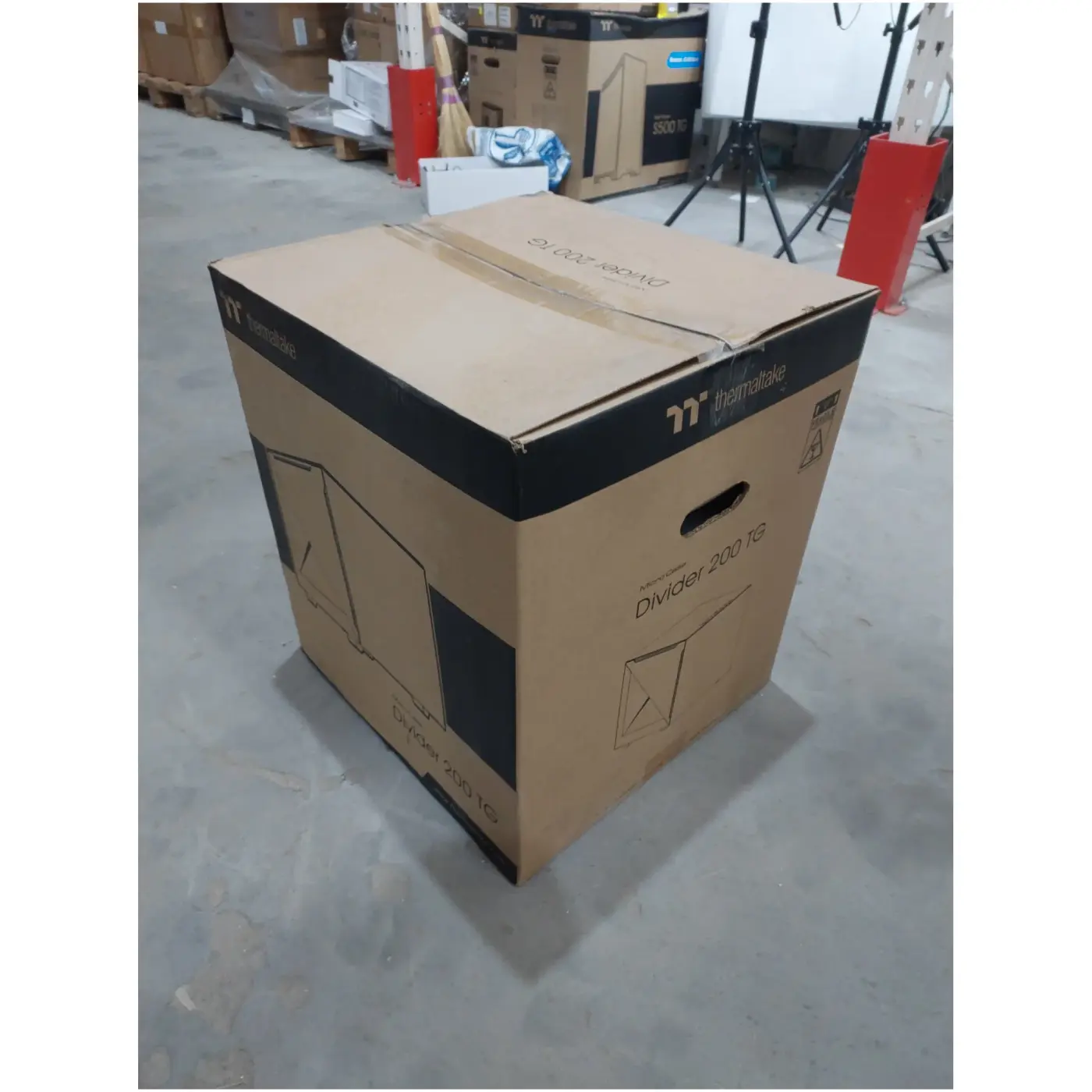 Купить Уценка Корпус Thermaltake Divider 200 TG Black (CA1V100S1WN00SD000465) - фото 5