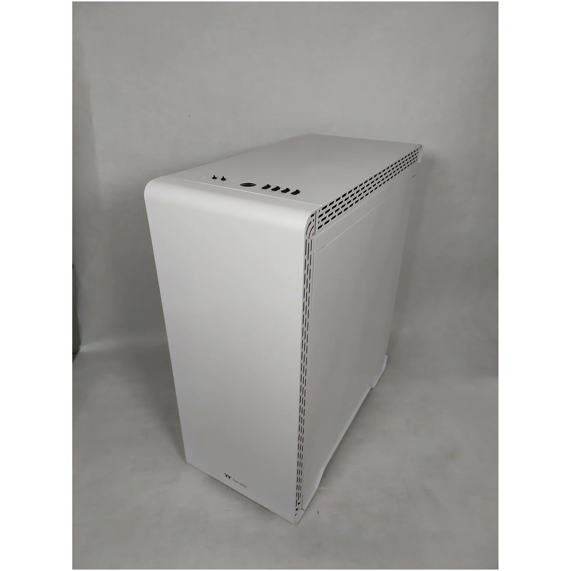 Купить Уценка Корпус Thermaltake S500 TG Snow (CA-1O3-00M6WN-00SR000025) - фото 3