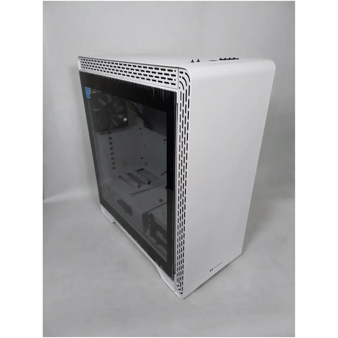Купить Уценка Корпус Thermaltake S500 TG Snow (CA-1O3-00M6WN-00SR000022) - фото 2