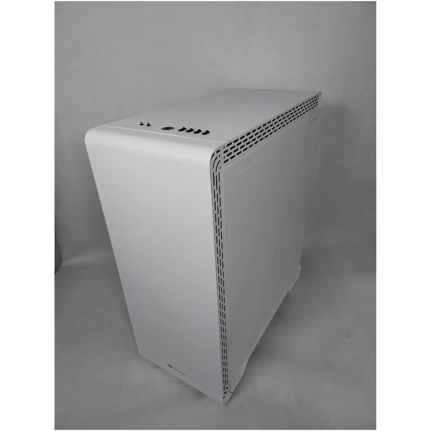 Купить Уценка Корпус Thermaltake S500 TG Snow (CA-1O3-00M6WN-00SR000022) - фото 5