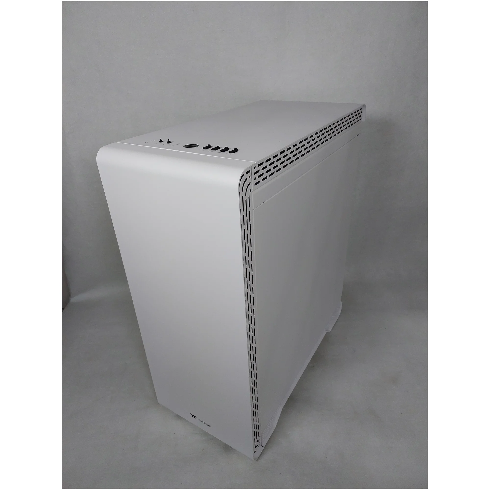 Купить Уценка Корпус Thermaltake S500 TG Snow (CA-1O3-00M6WN-00SR000022) - фото 5
